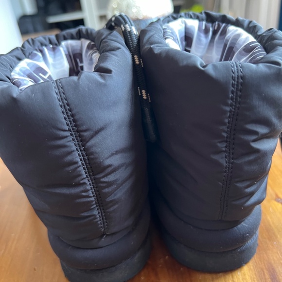 EUC Ugg Maxi Short Puffer Boot Kids 1 - Picture 3 of 6